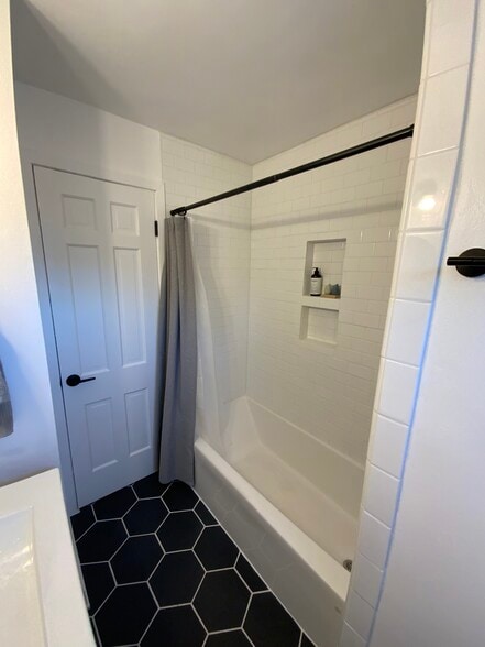 Building Photo - 4218 Saint Clair St