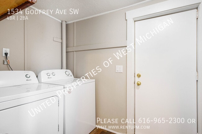 Building Photo - 4 Bed, 2 Bath Home | Spacious Kitchen | Ce...