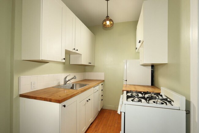 Building Photo - 2121 James M Wood Blvd