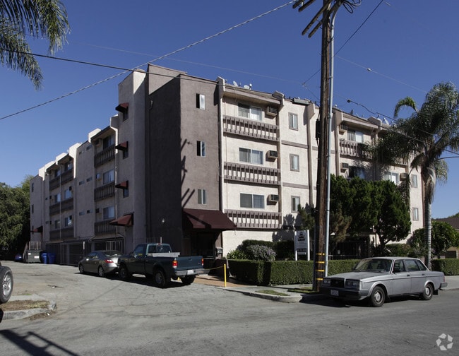 Primary Photo - Kling Courtyard Apartments