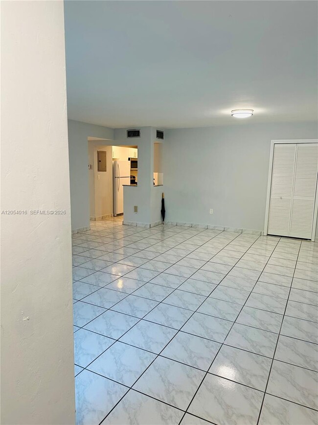 Building Photo - 9354 SW 77th Ave
