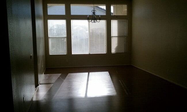 Building Photo - Very Clean 2 Bedroom + Office/Den 2 Bathroom 55 + Oasis Home
