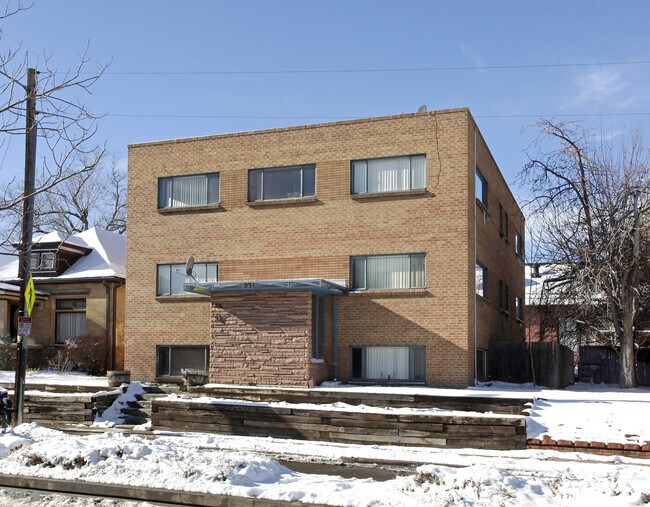 Building Photo - 231 Logan St