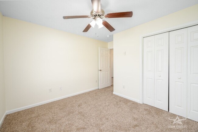Building Photo - Split Floor Plan, Open and Bright