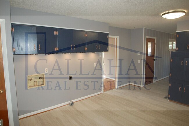 Building Photo - Updated Sherwood 3 bed 2 bath