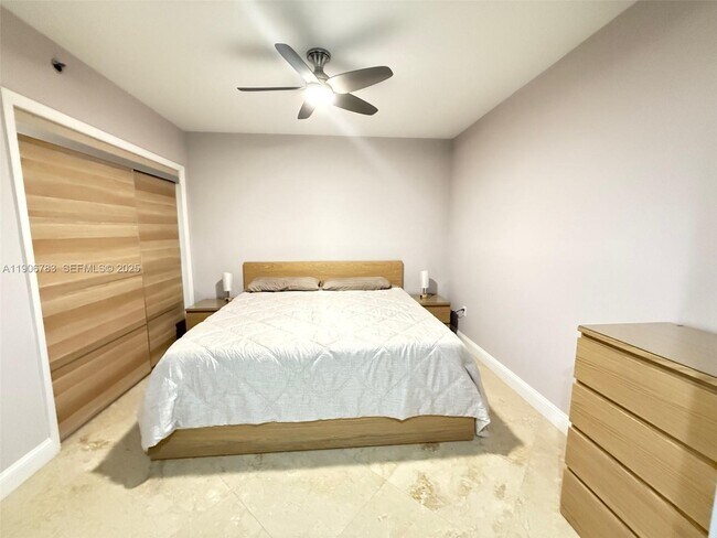 Building Photo - 1830 S Ocean Dr