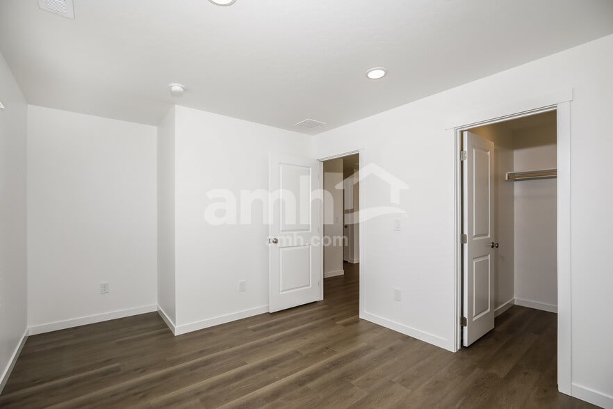 Building Photo - 2923 N Picton Ave
