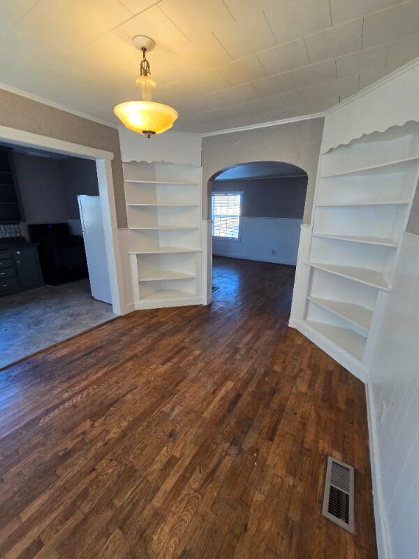 Building Photo - 1523 N Barta Ave