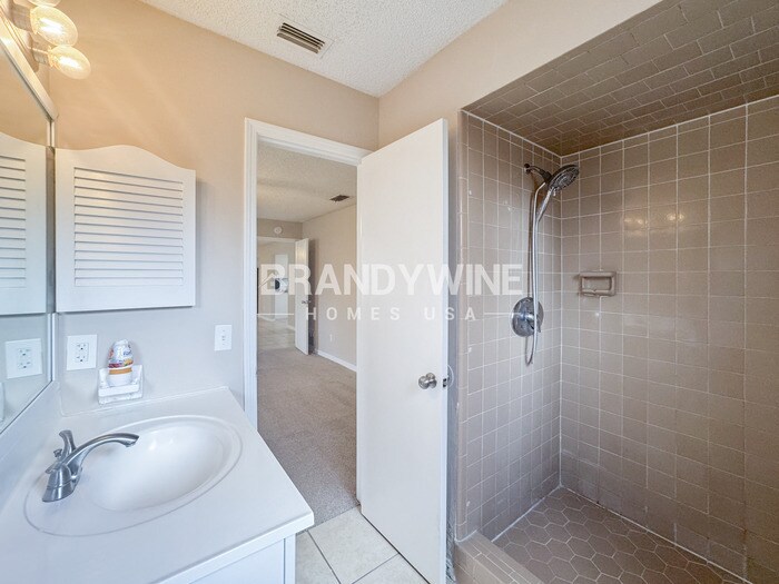 Building Photo - 8236 Weybridge Dr