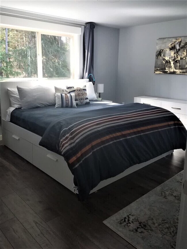 Building Photo - 2114 W 6th St