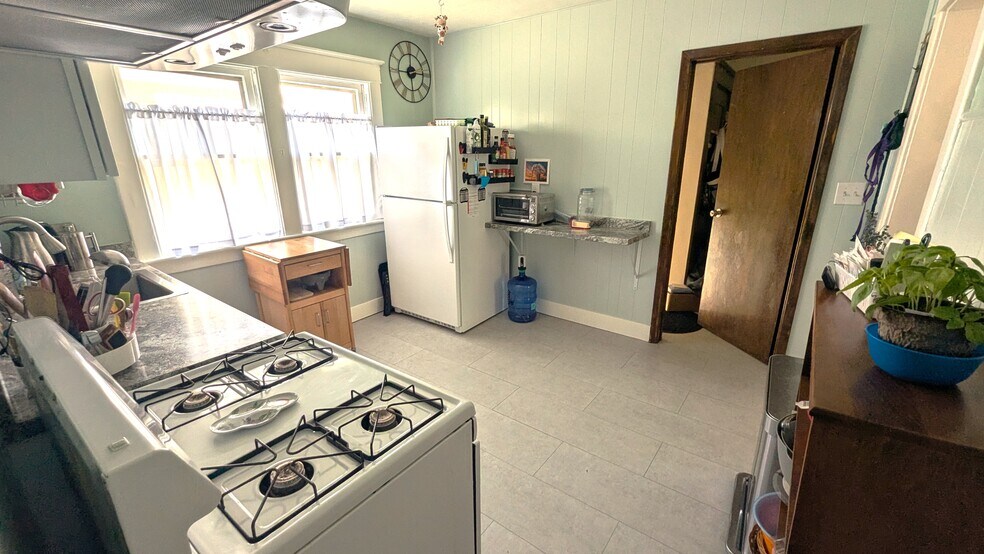 Building Photo - 201 Lovering Ave