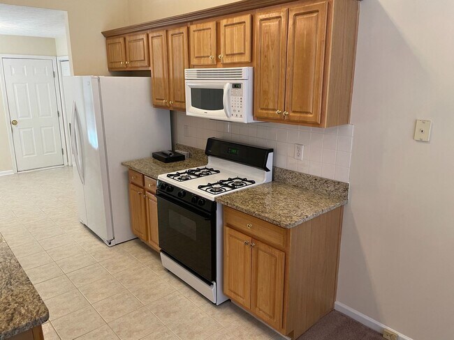 Building Photo - 2500 Hillvale Cir