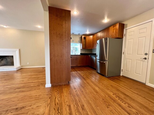 Building Photo - Spacious 4-Bed / 2-Bath Rancher near Linda Mar Beach