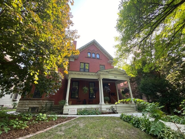 Building Photo - 462 Holly Ave