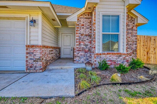 Building Photo - 3100 Pebble Pond Dr