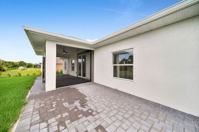 Building Photo - 1004 NW 35th Pl