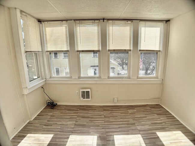 Building Photo - 735 Morgan Ave