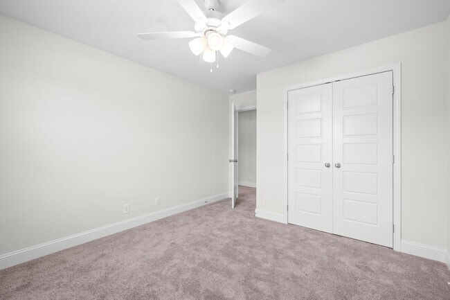 Building Photo - Pet Friendly Three Bedroom!