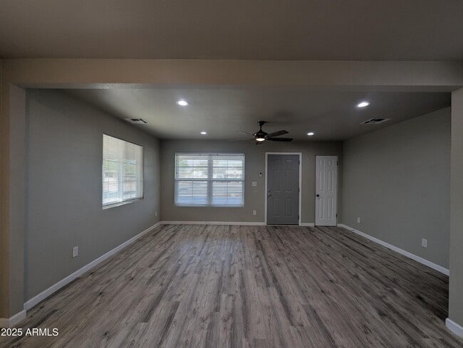 Building Photo - 1280 N Mesquite Ln