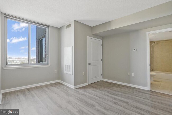 Building Photo - 851 N Glebe Rd