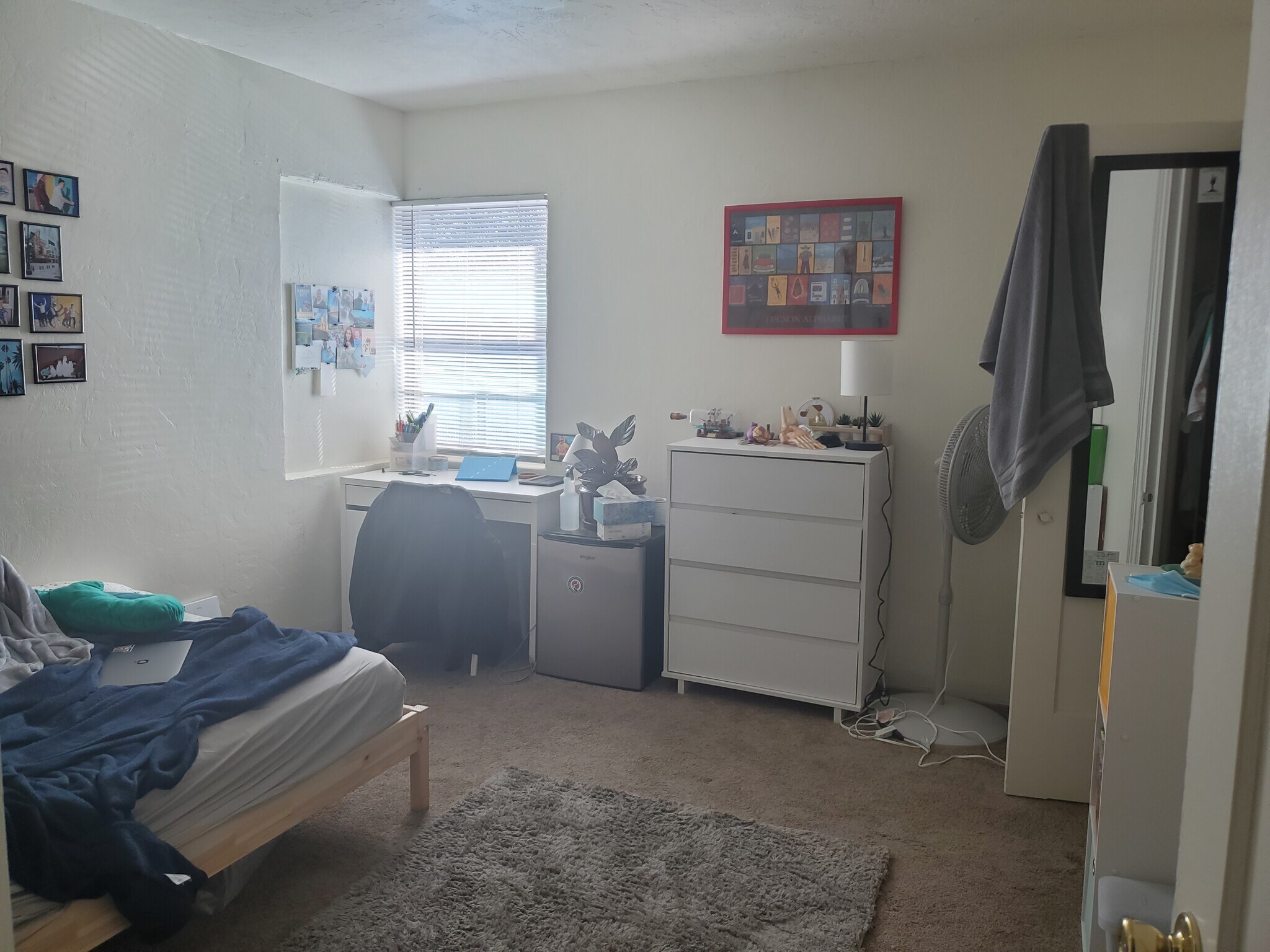 Building Photo - 1727 E 9th St