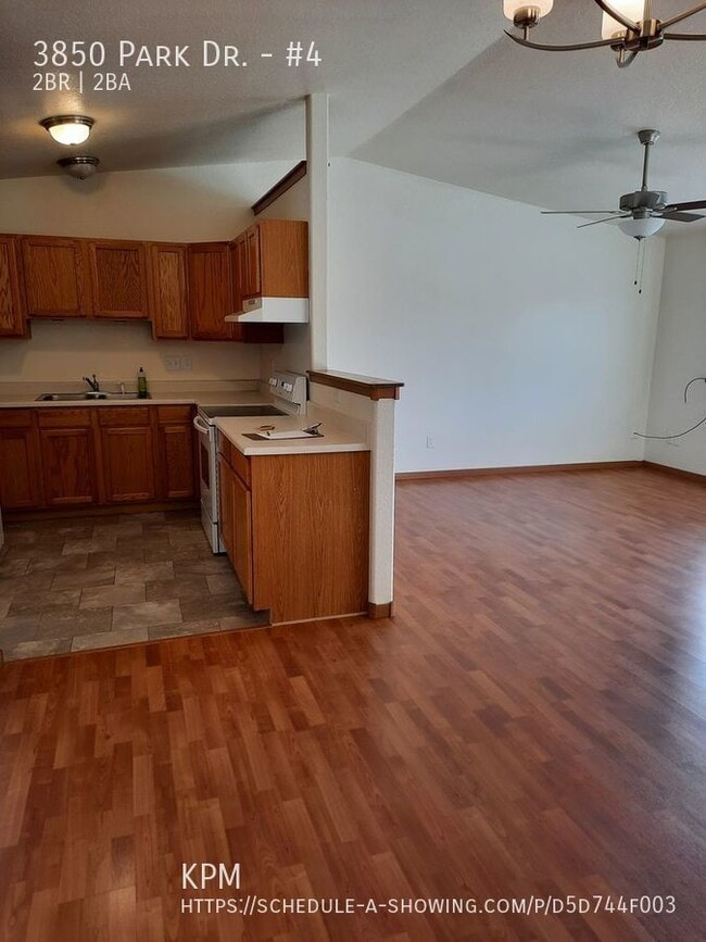 Building Photo - 3850 Park Dr
