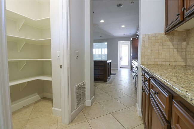 Building Photo - 2850 N Stone Pine Glen