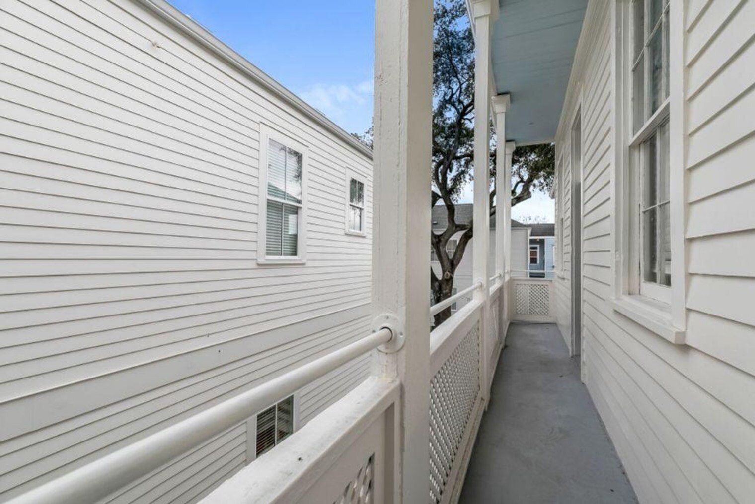 Building Photo - 1523 Carondelet St