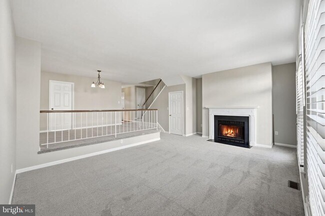 Building Photo - 7978 Revenna Ln
