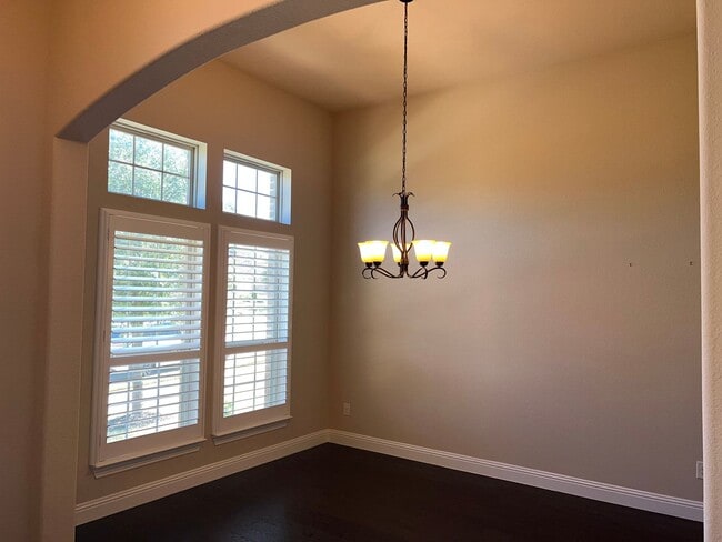 Building Photo - Cameron Lane