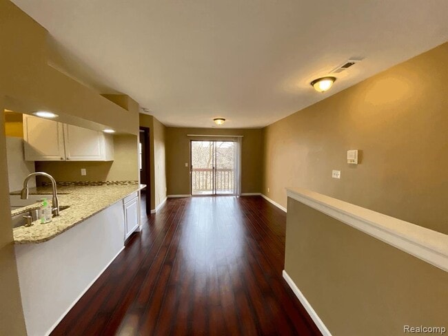 Building Photo - 1504 Meadowside Dr
