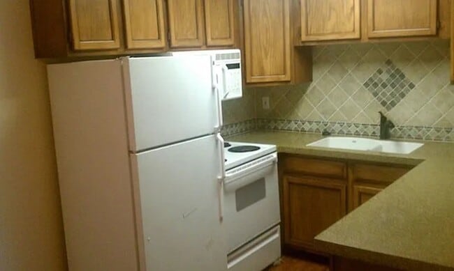 Building Photo - 150 S 800 E