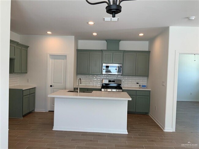 Building Photo - 3908 Highland Ave