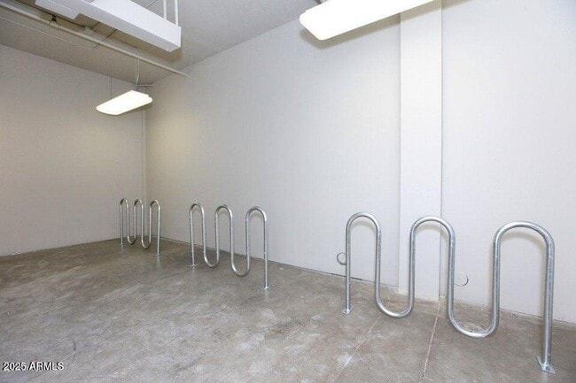 Building Photo - 535 W Thomas Rd