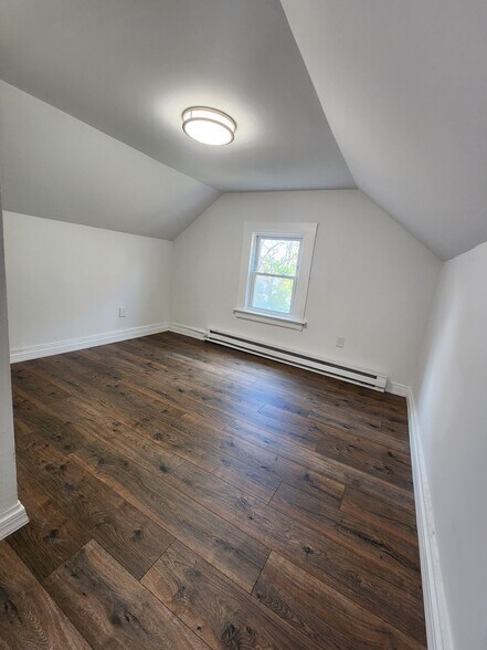 Building Photo - 135 Willow St