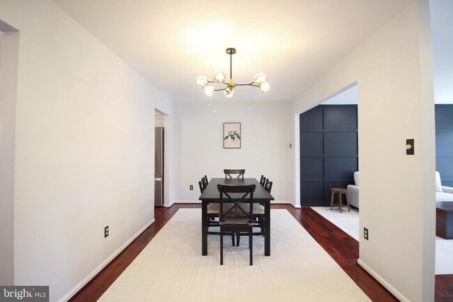 Building Photo - 3139 Stratford Ct