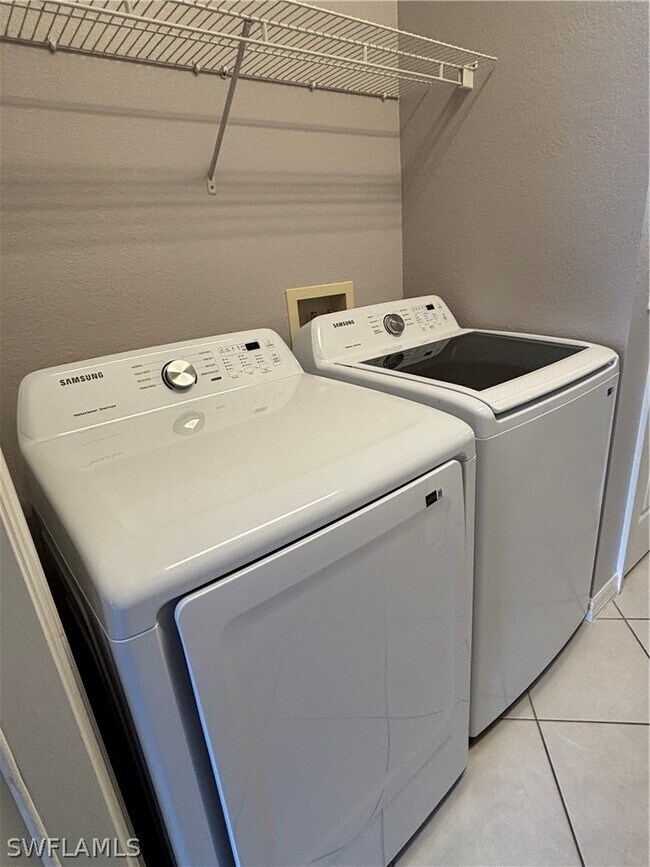 Building Photo - 2210 Grove Dr