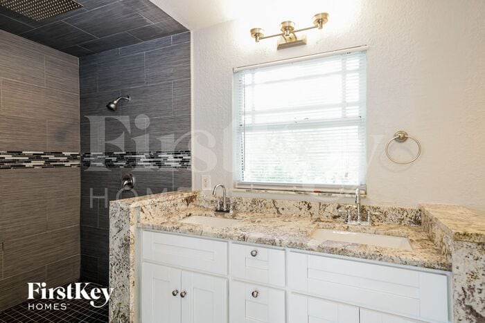 Building Photo - 113 W Violet St