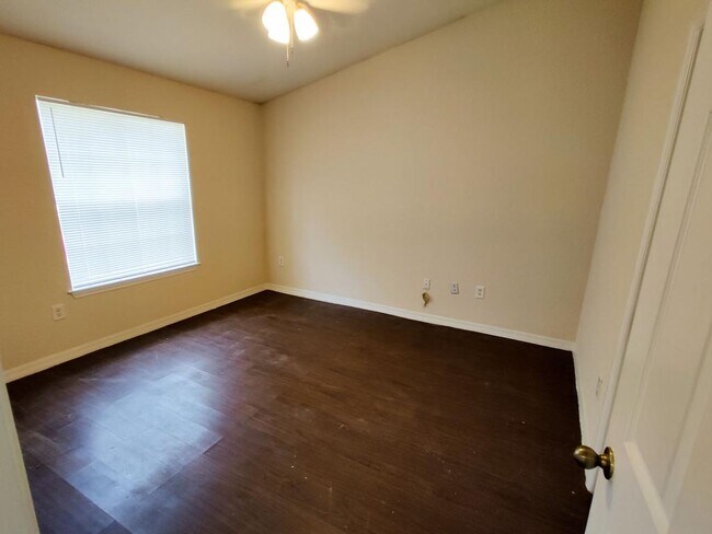 Building Photo - 858 Grand Regency Pointe