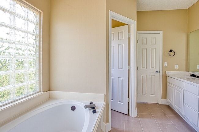 Building Photo - 1743 French Village Dr