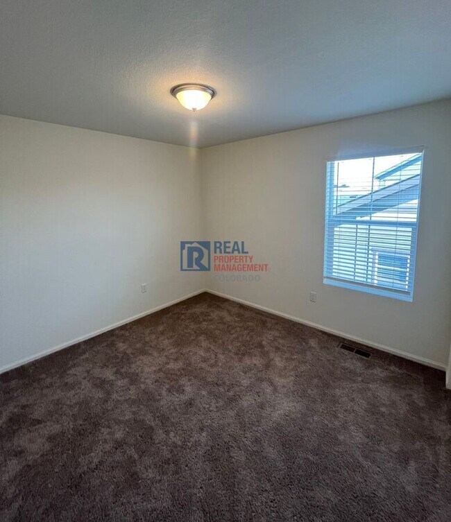 Building Photo - 12861 River Rock Wy