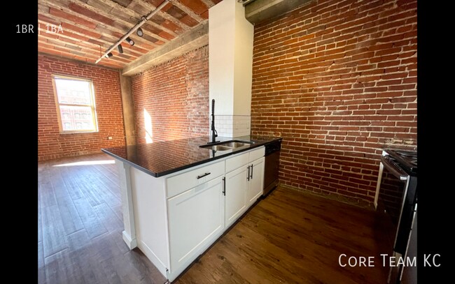 Building Photo - 204 Walnut St
