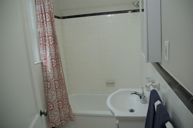 Building Photo - 2516 Derwent Dr SW