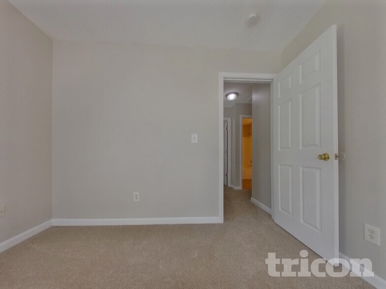 Building Photo - 157 Kent Ln
