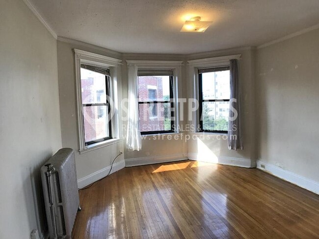 Building Photo - bedroom in Malden MA 02148