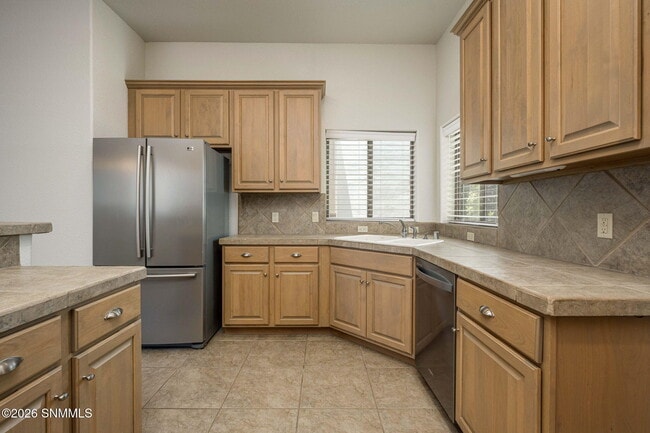 Building Photo - 1320 Golf Club Rd