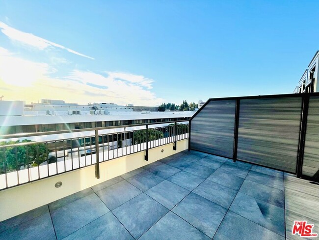 Building Photo - 1122 Gayley Ave