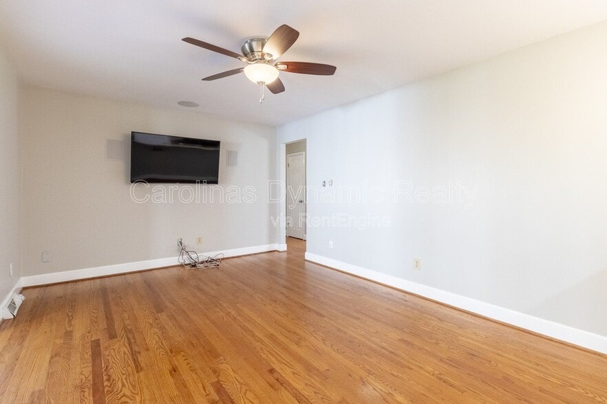 Building Photo - 6618 Castlegate Dr