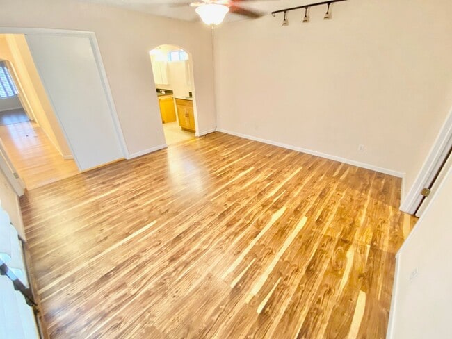 Building Photo - SPACIOUS SINGLE-STORY HOME 3 BEDROOM & 3 B...