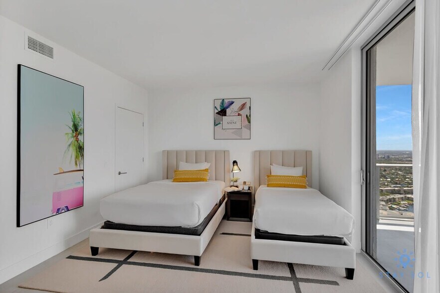 Building Photo - 4010 S Ocean Dr